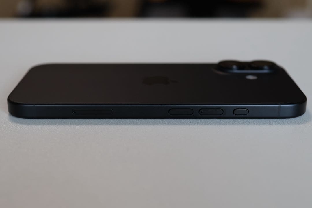 iPhone 16 本体 ブラック 128GB