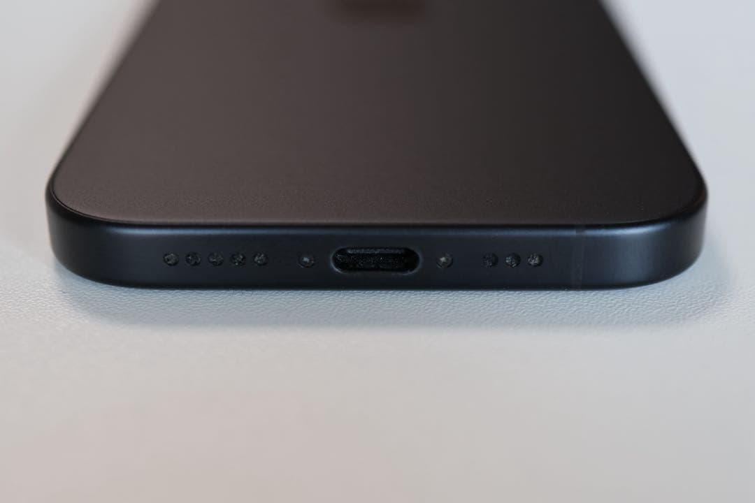 iPhone 16 本体 ブラック 128GB