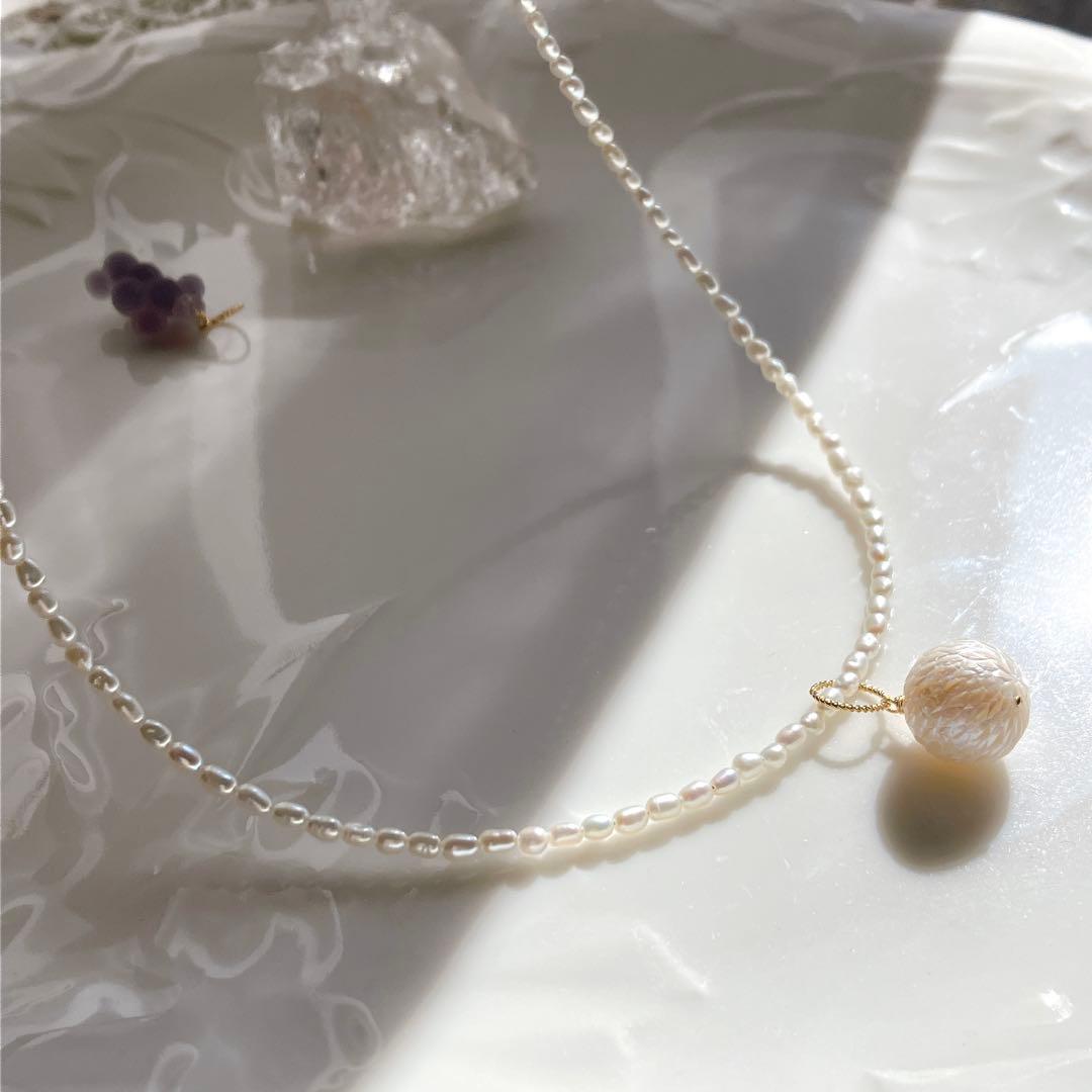 桃色の雲◆ドラゴンスケールカービング✧淡水パールネックレストップ