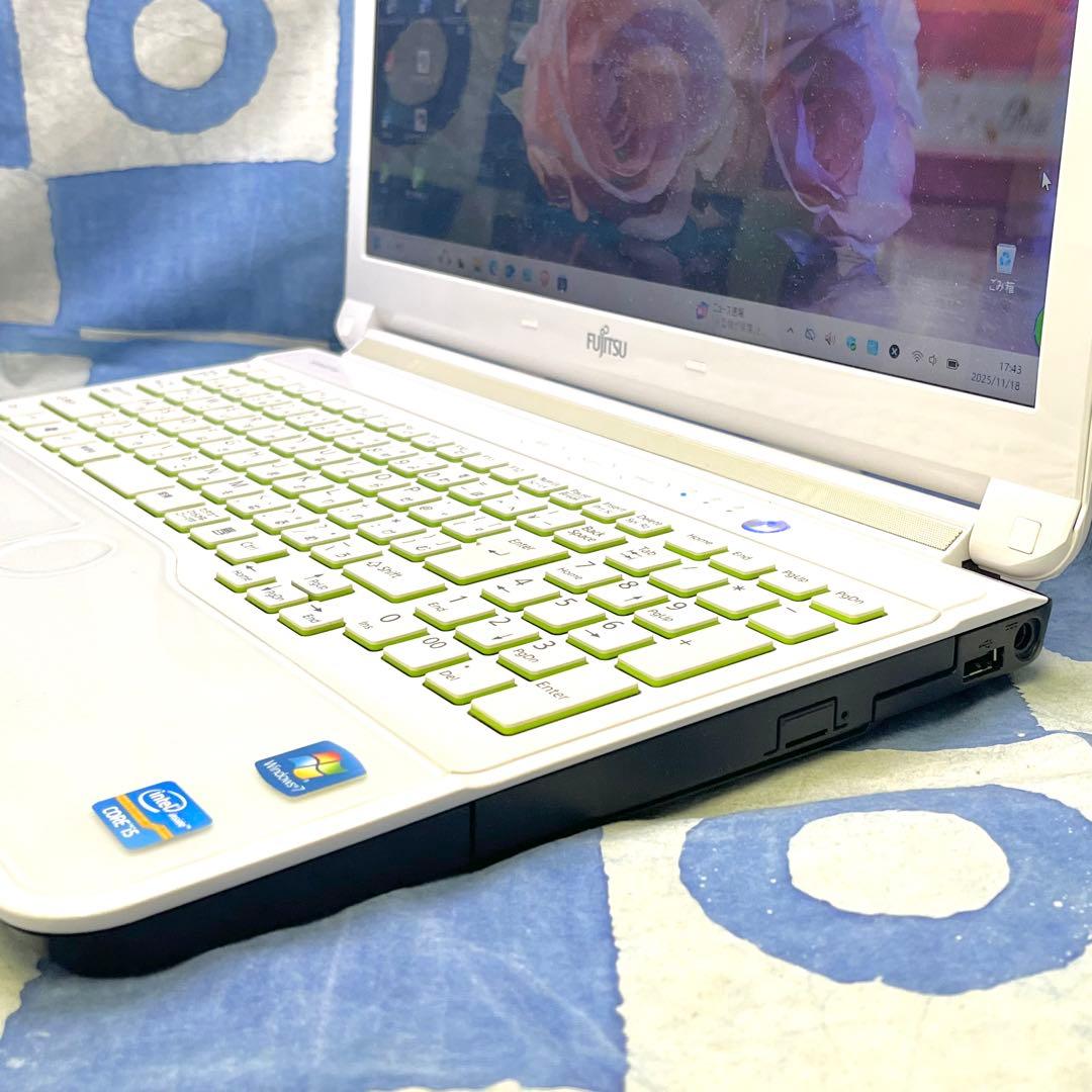 爆速SSD512GB☆i5☆人気白ノートパソコン♪ブルーレイ&カメラ！Win11