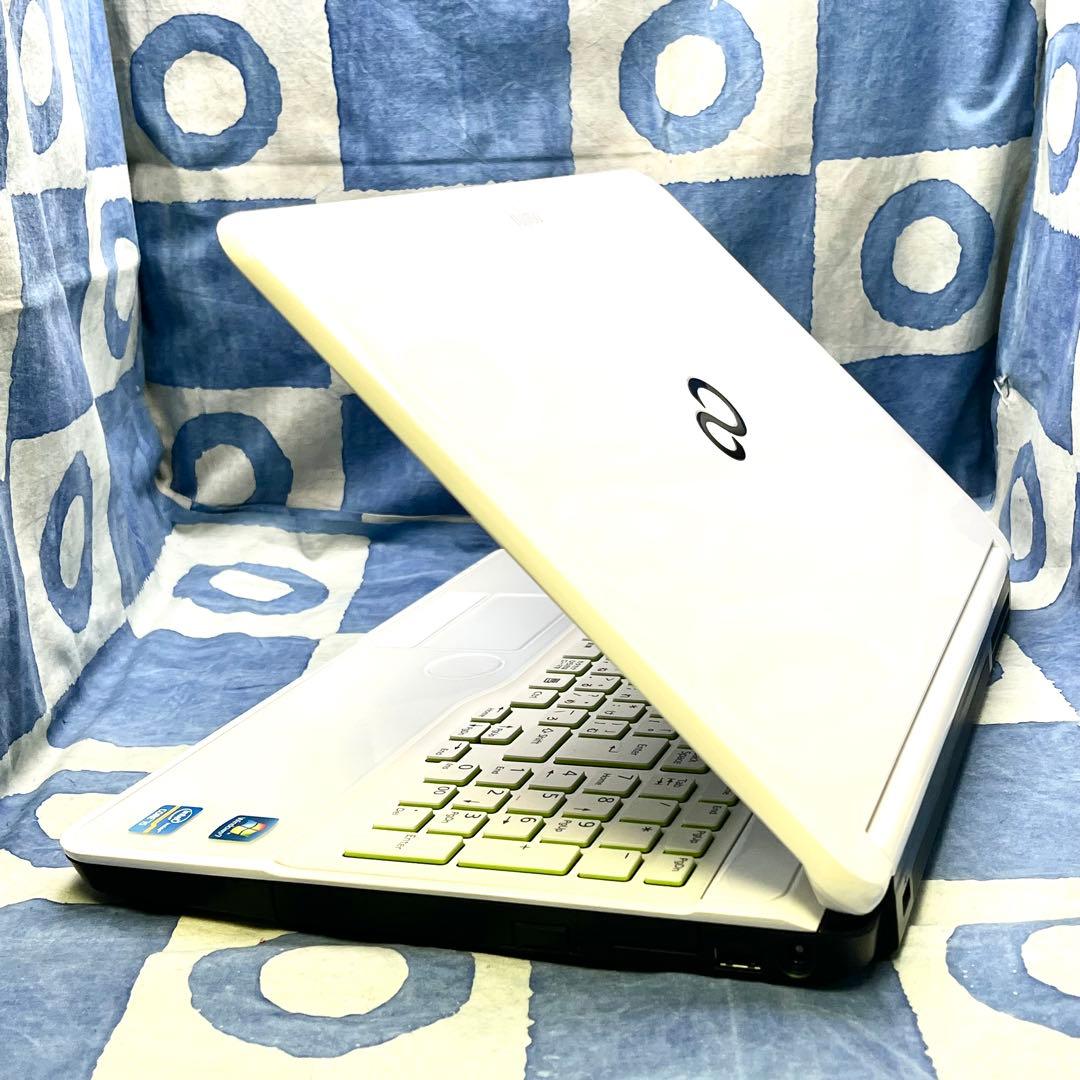 爆速SSD512GB☆i5☆人気白ノートパソコン♪ブルーレイ&カメラ！Win11