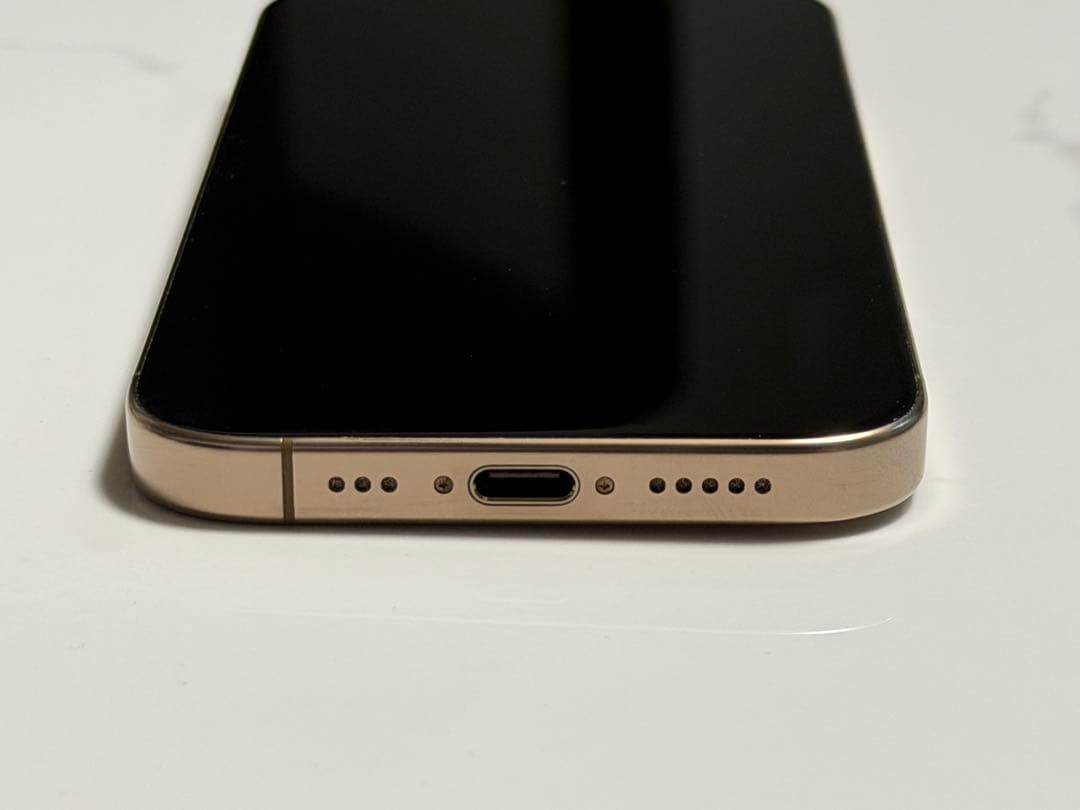 iphone16 pro 香港版　デュアルsim 256GB デザートチタニウム