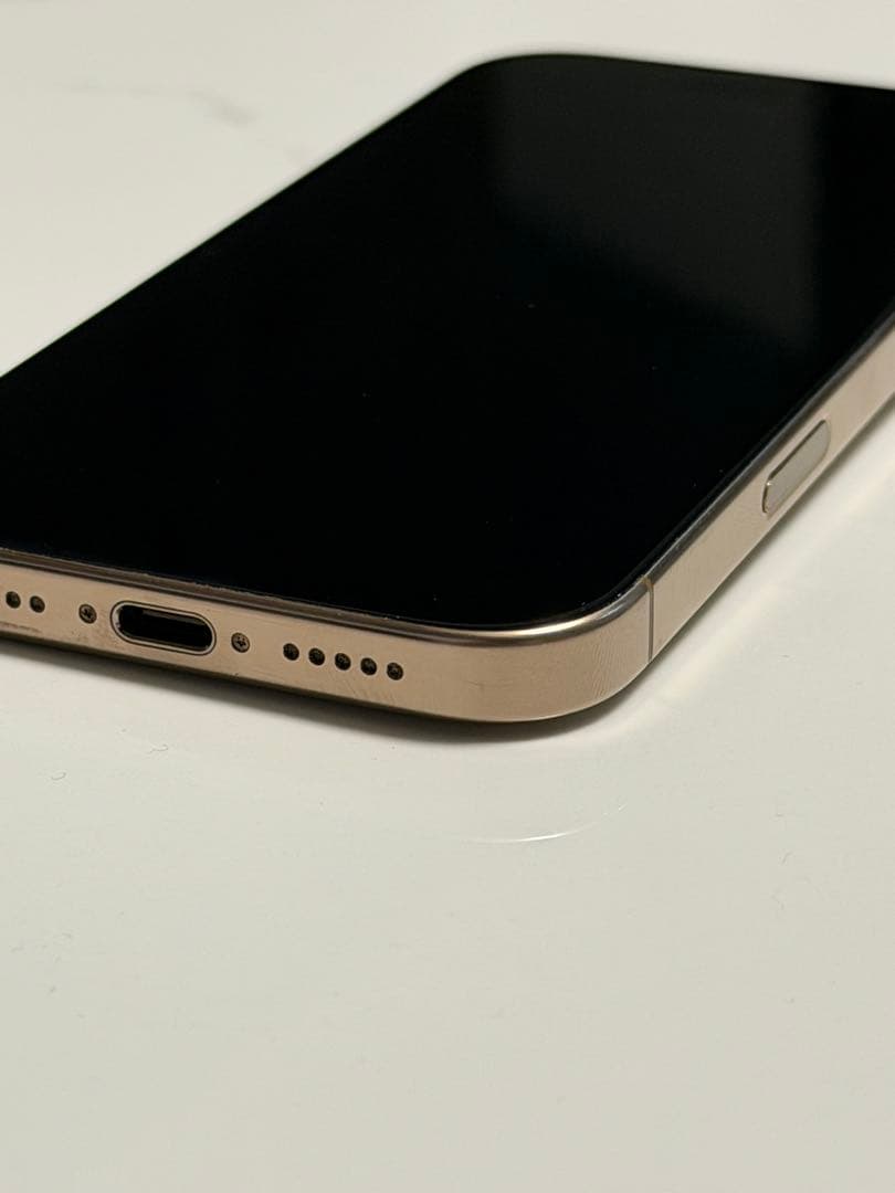 iphone16 pro 香港版　デュアルsim 256GB デザートチタニウム