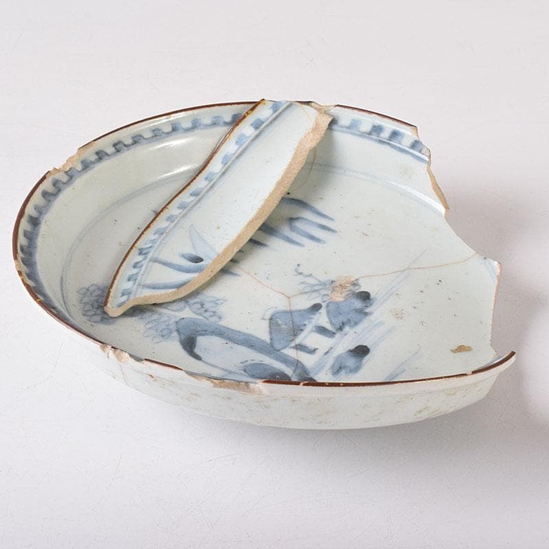 hn　初期伊万里　発掘陶片　参考品　染付山水文皿　M　R8319