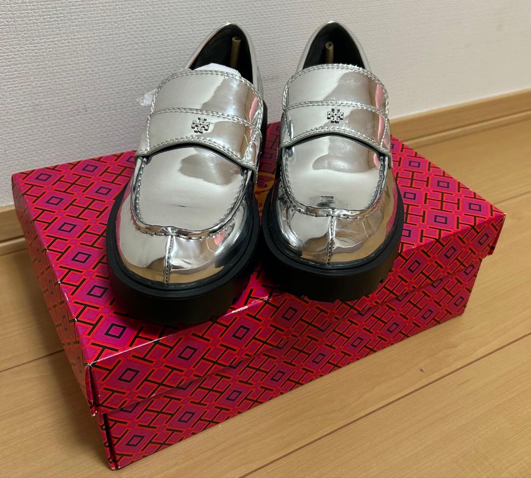 【TORY BURCH】シルバー ローファー 厚底 合成皮革