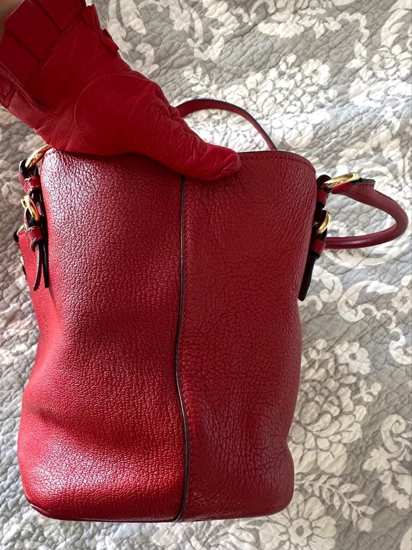 ミュウミュウ　バッグ　赤