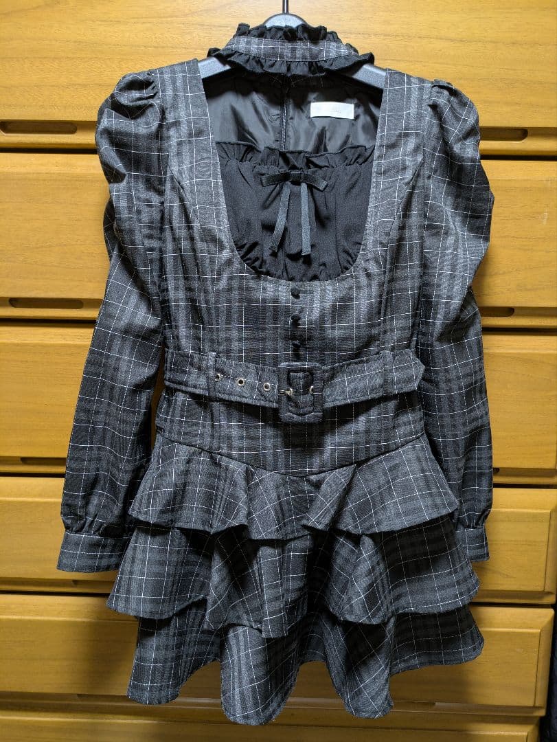 pium チョーカーフリル ティアードワンピース (ブラックチェック)