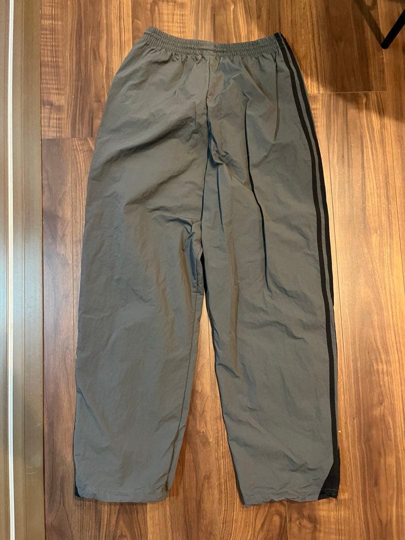 adidas パラシュートパンツL