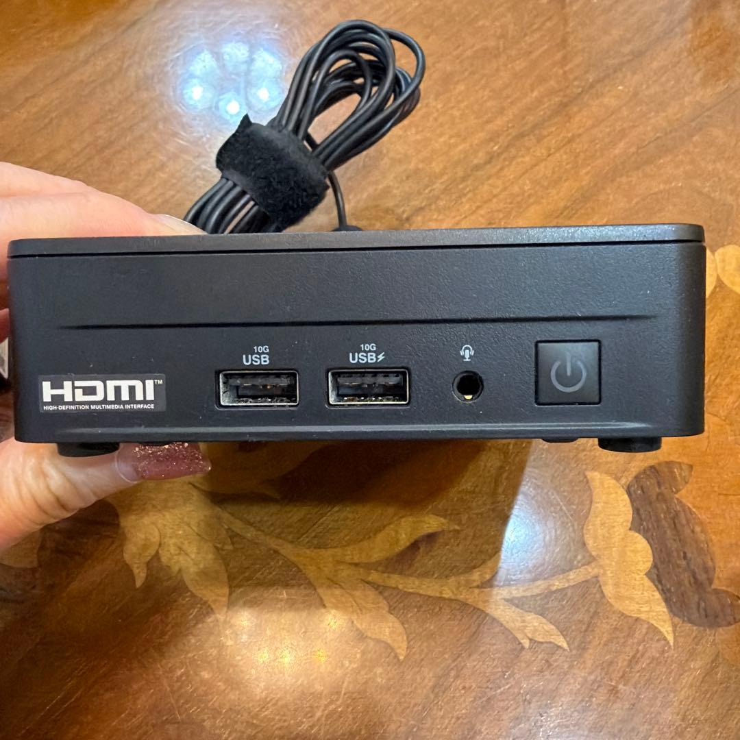ASUS NUC ミニPC HDMI USBポート付き