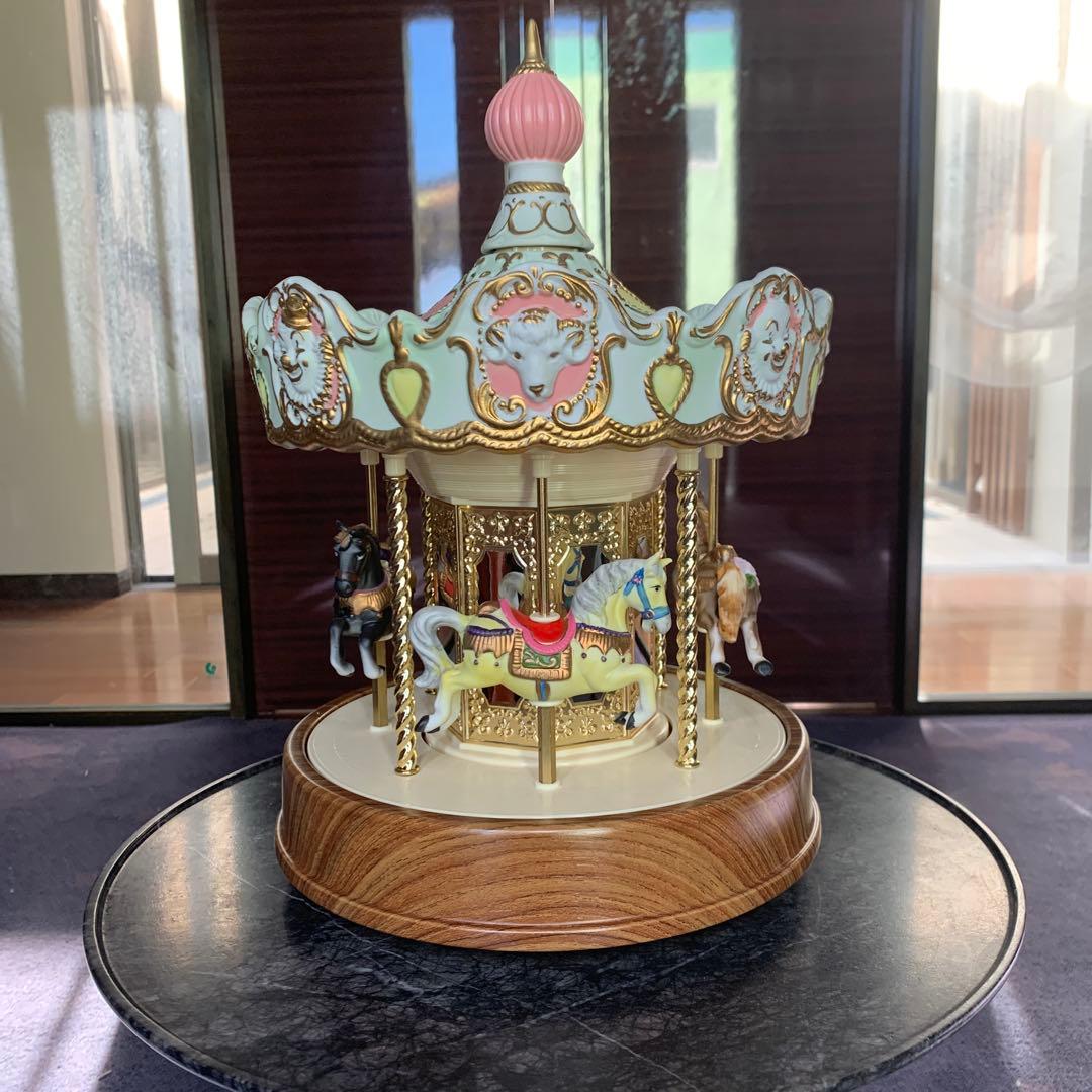 【新品　未使用】小樽　メリーゴーランド オルゴール　高さ36cm横幅25cm