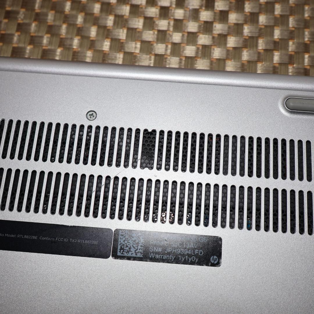 小型！Win11公式対応8世代i3/メ8G/高速SSD/無線/カメラ/TypeC