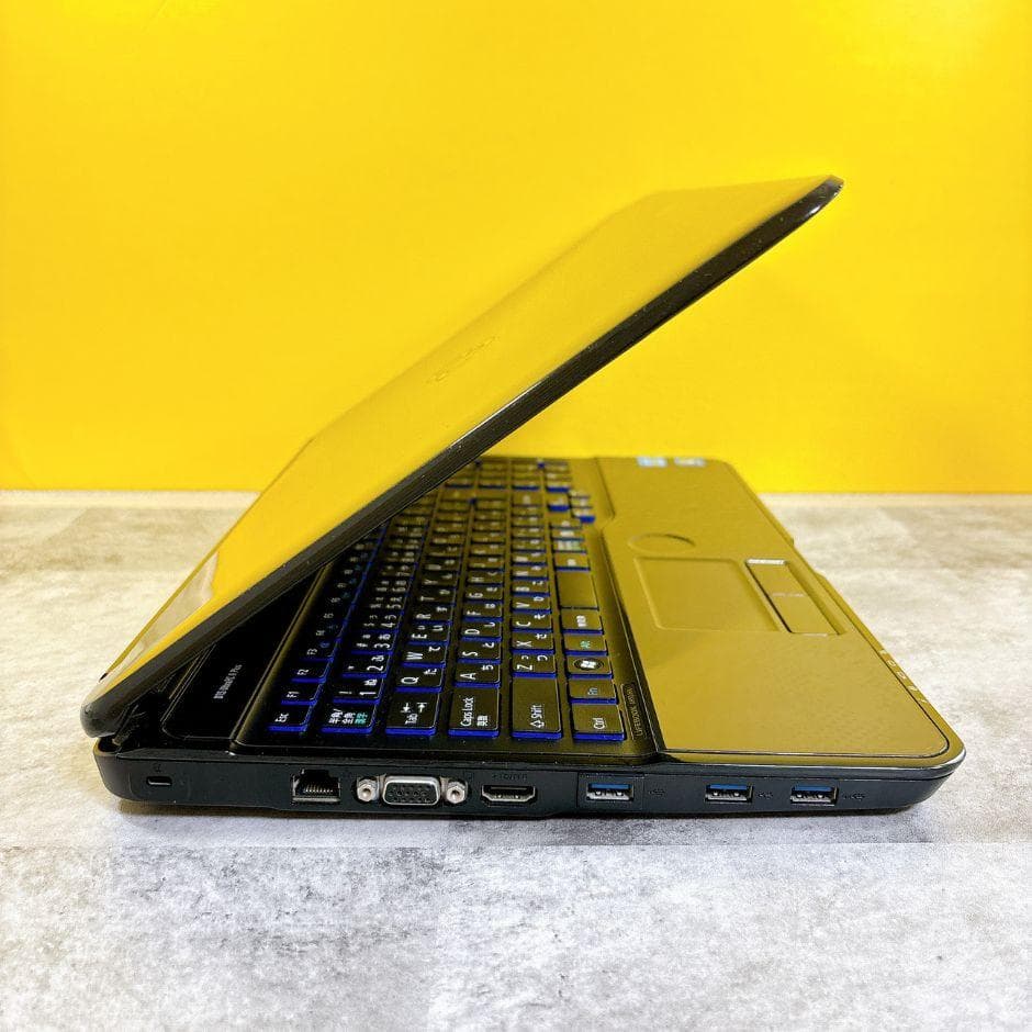 資料作成や動画視聴に❣すぐ使えるノートパソコン 黒 カメラ付き 大容量500GB