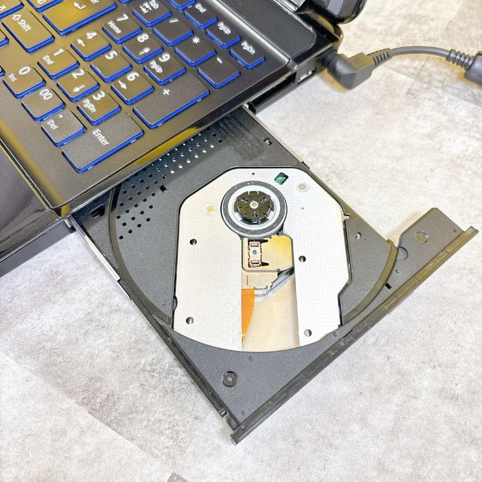 資料作成や動画視聴に❣すぐ使えるノートパソコン 黒 カメラ付き 大容量500GB