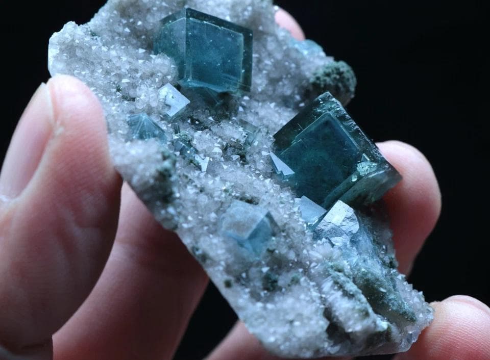 フローライト(蛍石) グリーン キュービック 71.6g 68mm 鉱物標本