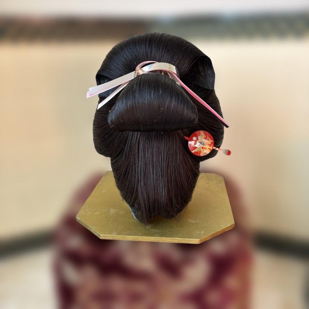 伝統的な黒い日本のかつら