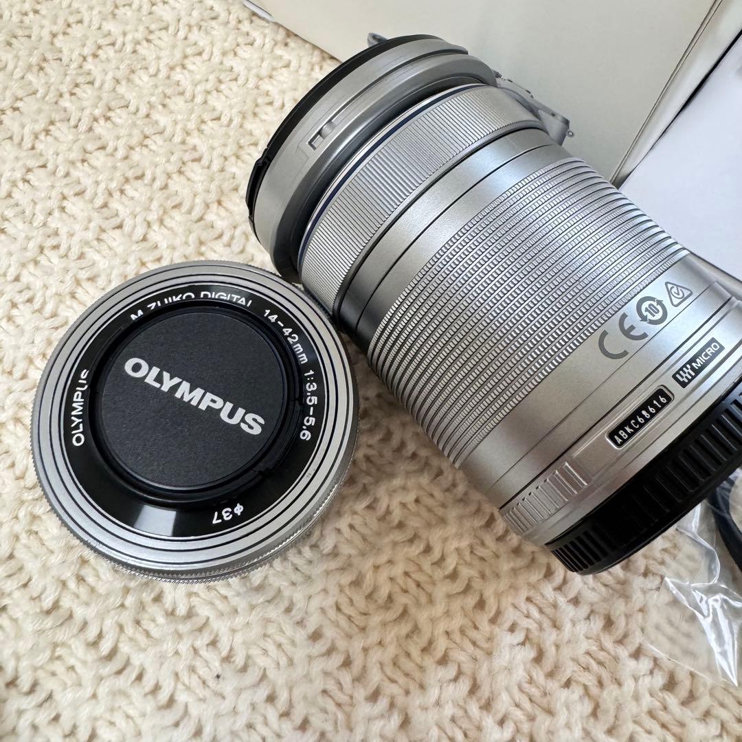 OLYMPUS PEN E−PL8 ダブルズームレンズキット