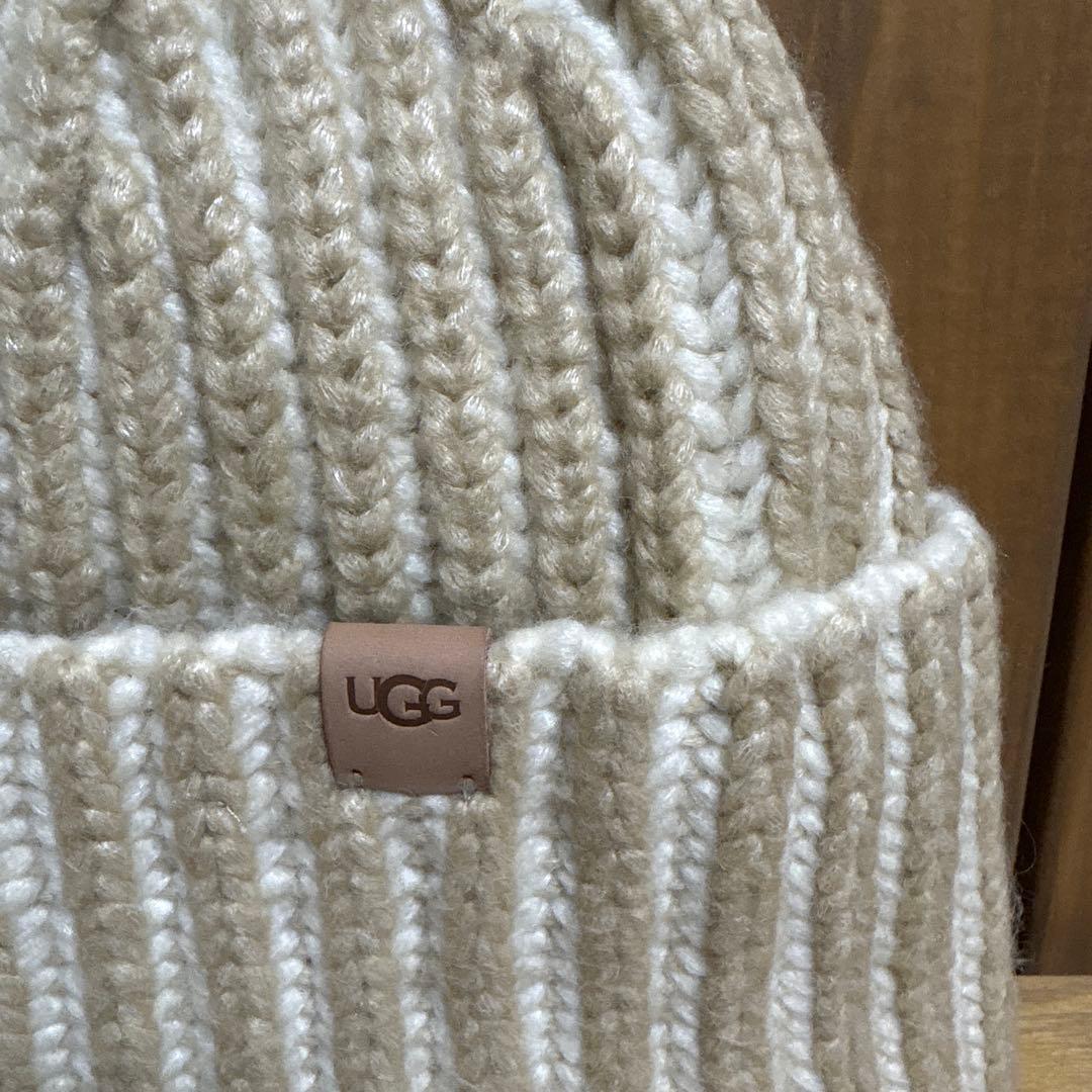 UGG ベージュ ビーニー ニット帽 クリーム アグ ストラップ