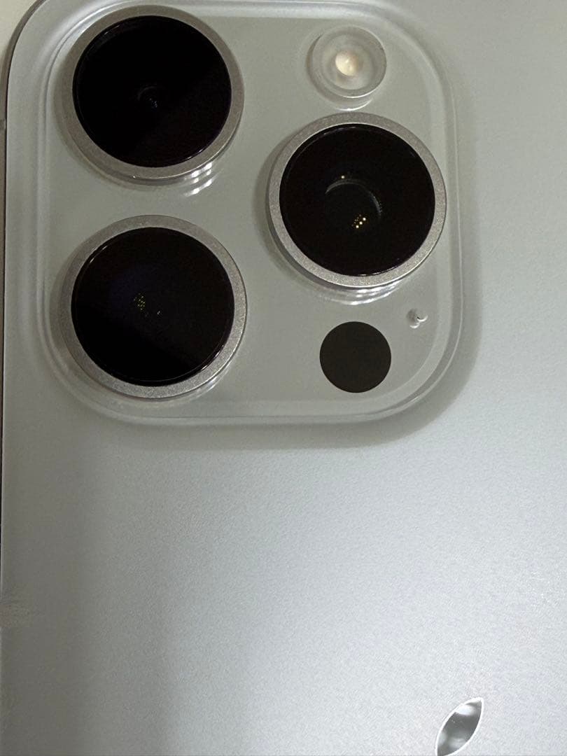 Apple iPhone 15 Pro Max ホワイトチタニウム 本体