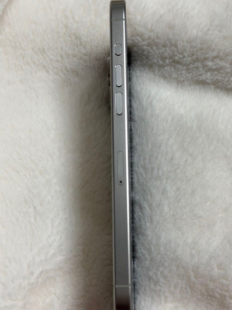 Apple iPhone 15 Pro Max ホワイトチタニウム 本体