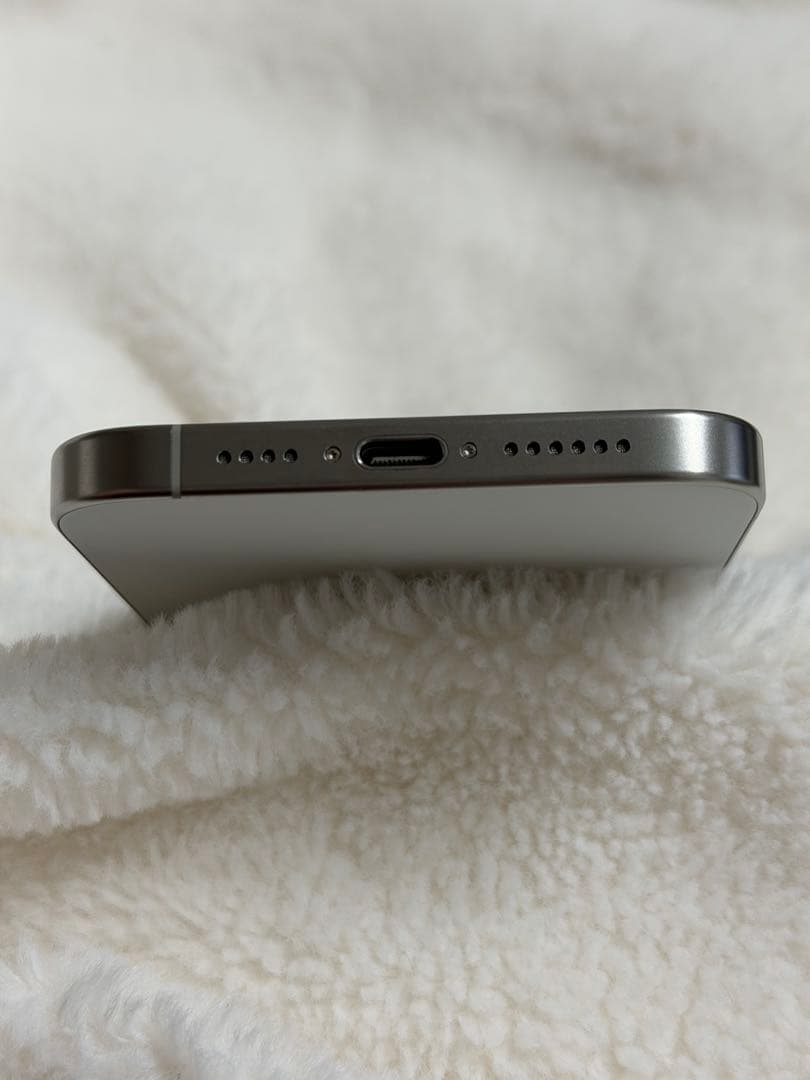 Apple iPhone 15 Pro Max ホワイトチタニウム 本体