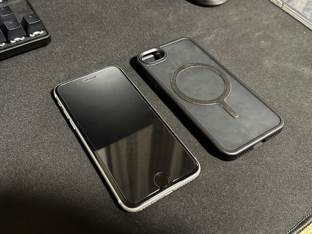 Apple iPhone SE2 ホワイト 本体 ケース付き