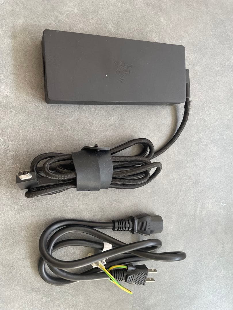 Razer 230W 電源アダプター