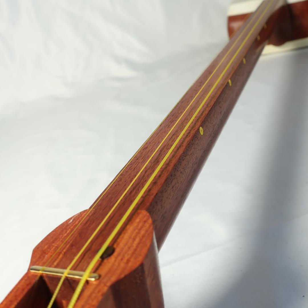 美品 津軽三味線 鼈甲撥 楽器ケース 予備弦 付属 和楽器