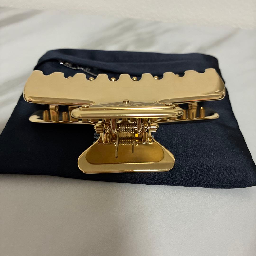 プラダ PRADA ヘアクリップ　ゴールド　ロゴ　正規品　ヘアアクセサリー