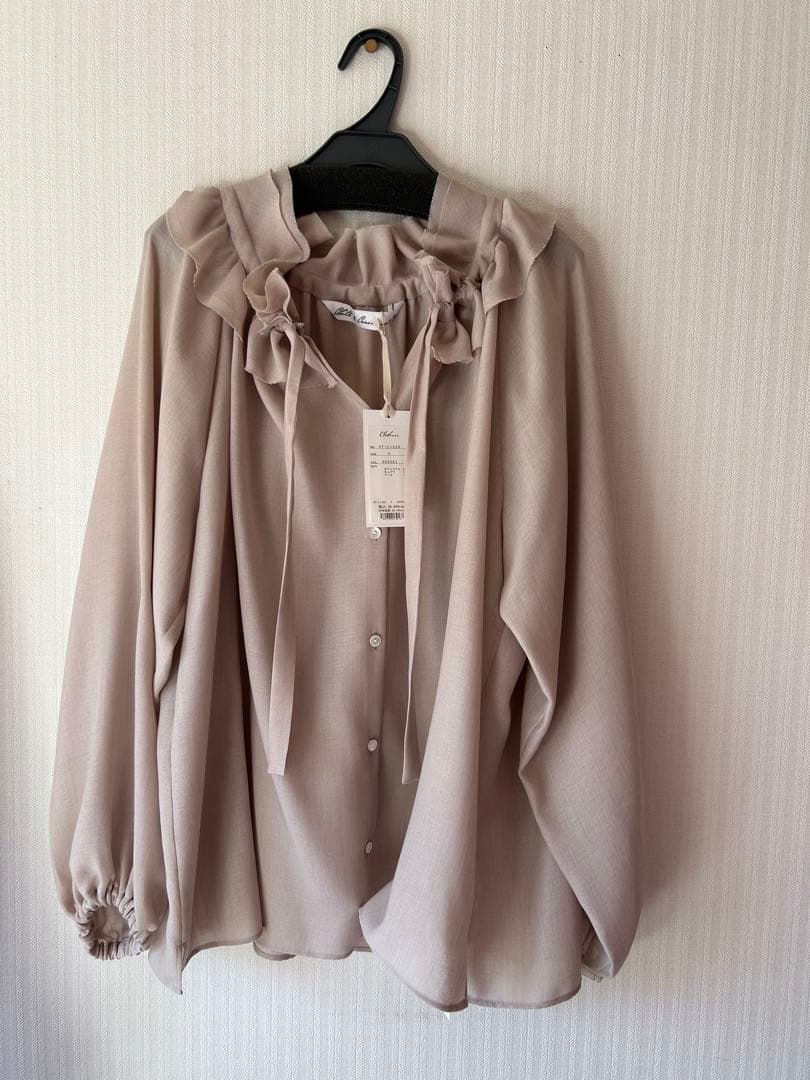 【新品¥5000お値引き】ハグオーワービエラダブルフリルカラーリボンブラウス