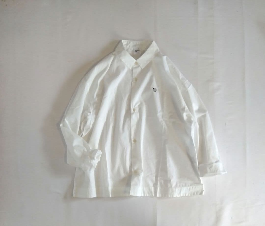 新品✨grin 羊刺繍ボックスシャツ