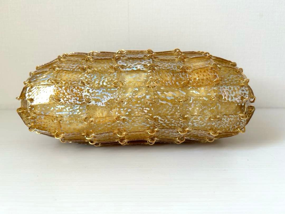 【未使用】ゴールドのハンドバッグ　豚革プレート