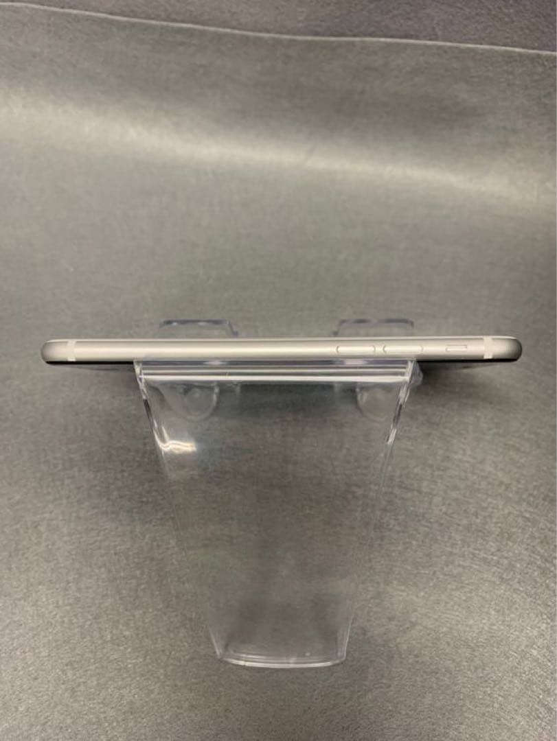 美品　国内版　SIMフリー　iPhoneSE 第2世代　 64GB ホワイト色