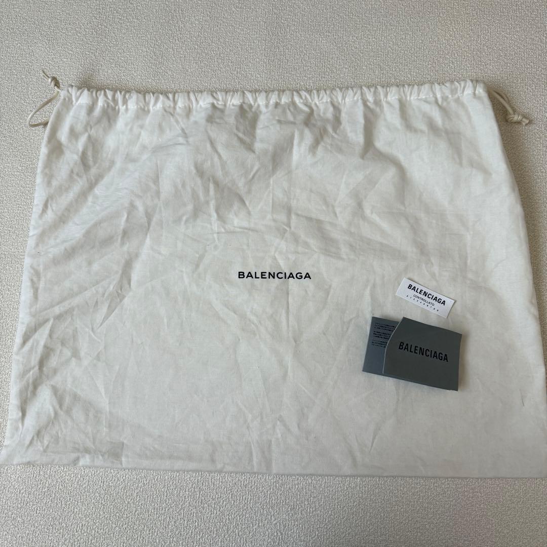 未使用品　バレンシアガ　クラッチバッグ　レッド