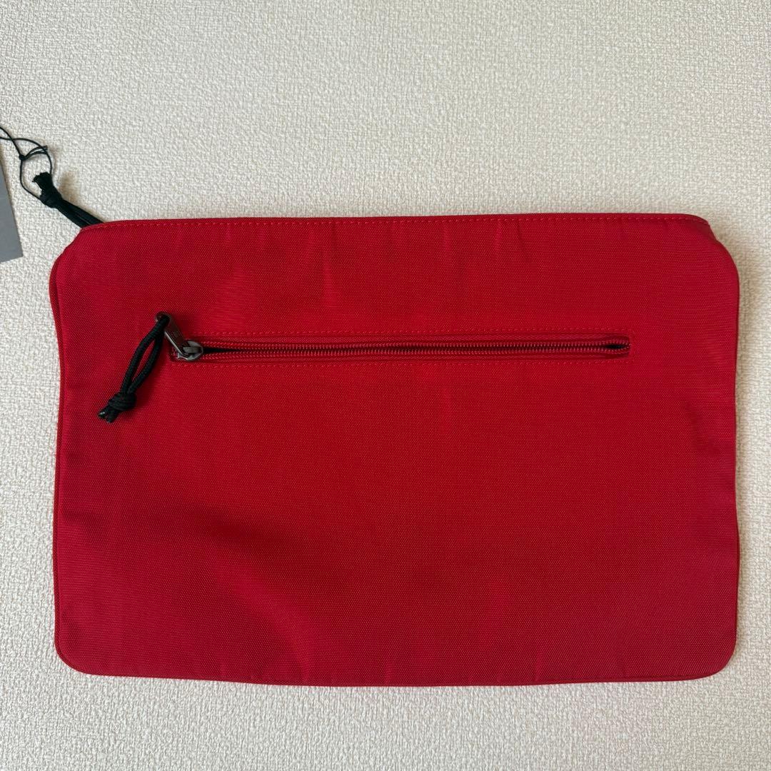 未使用品　バレンシアガ　クラッチバッグ　レッド