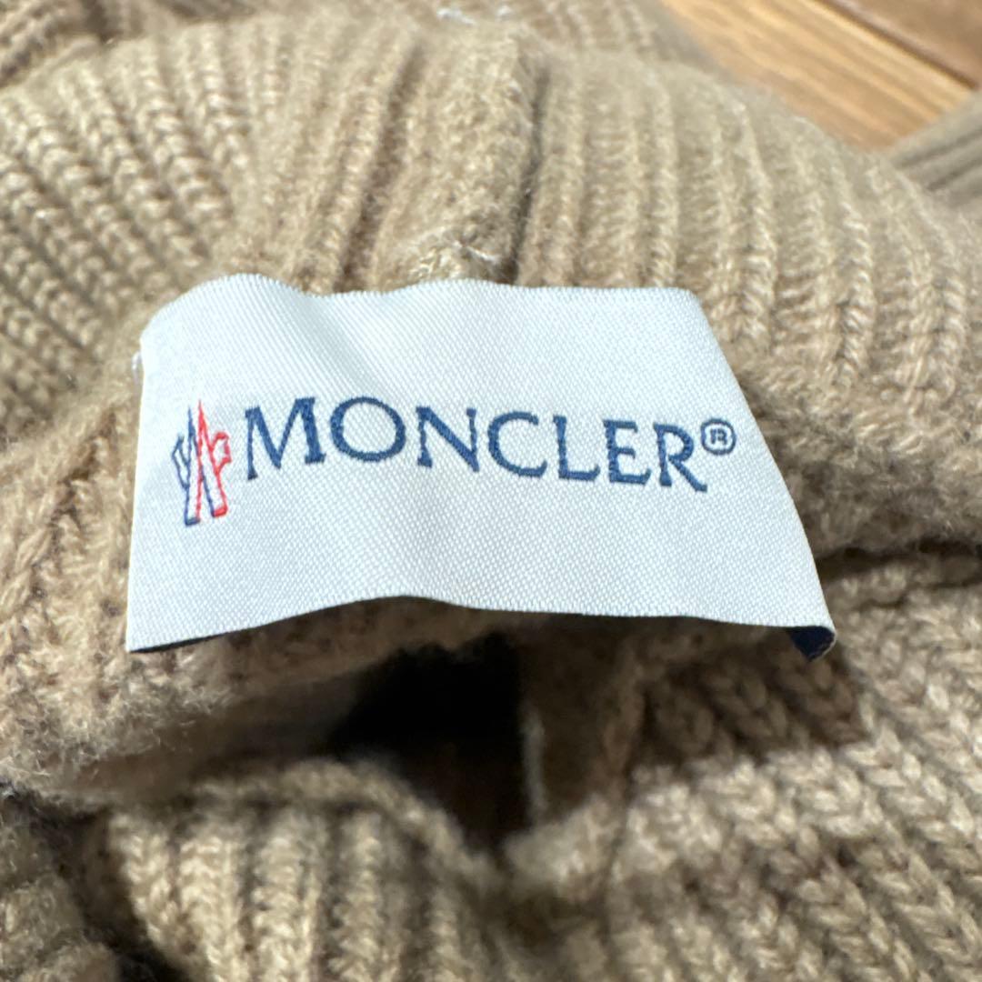 MONCLER ベージュ タートルネック ニット　メンズ