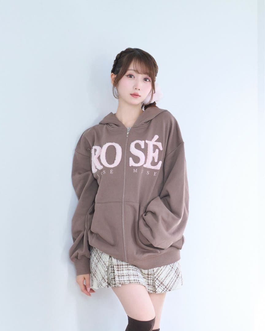 ロゼミューズ　Fur logo zip hoodieパーカー　ブラウン