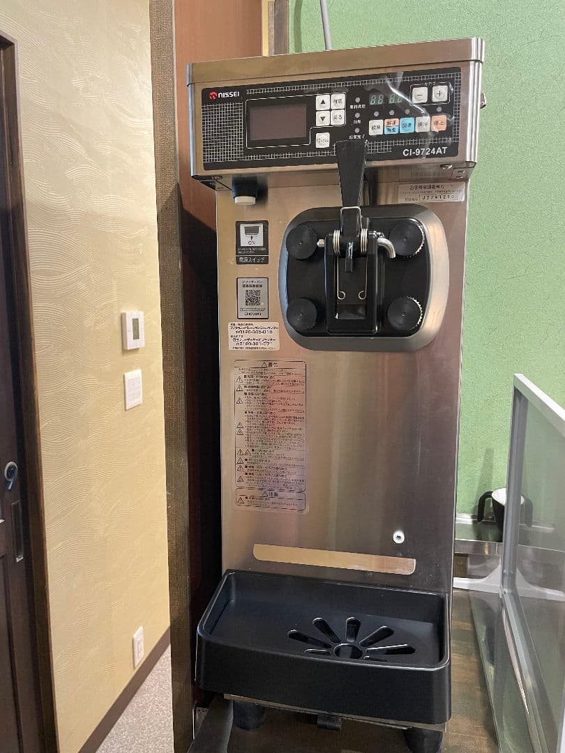 【超美品】ニッセイソフトクリームメーカー CI-9724AT 厨房 中古