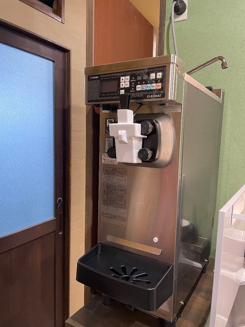 【超美品】ニッセイソフトクリームメーカー CI-9724AT 厨房 中古