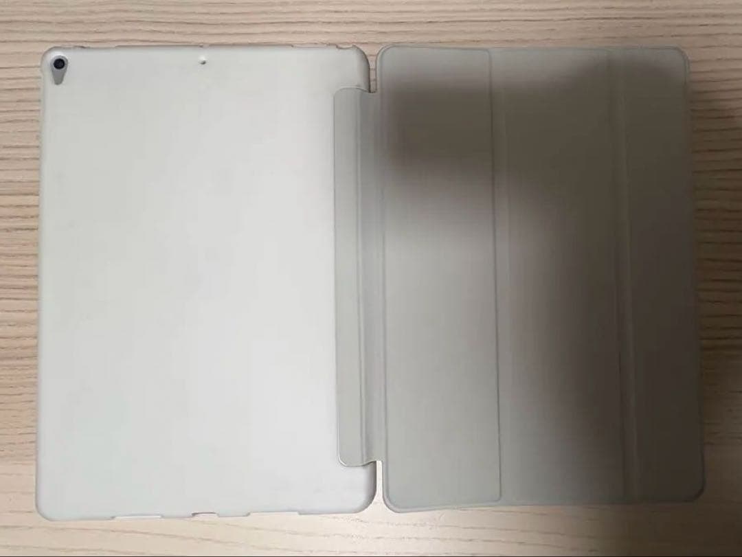 【ナカ】iPad Air第3世代 SIMフリー シルバー 64GB