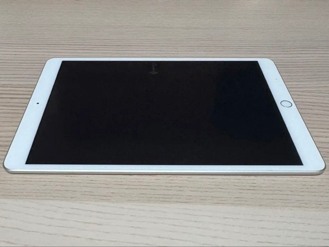 【ナカ】iPad Air第3世代 SIMフリー シルバー 64GB