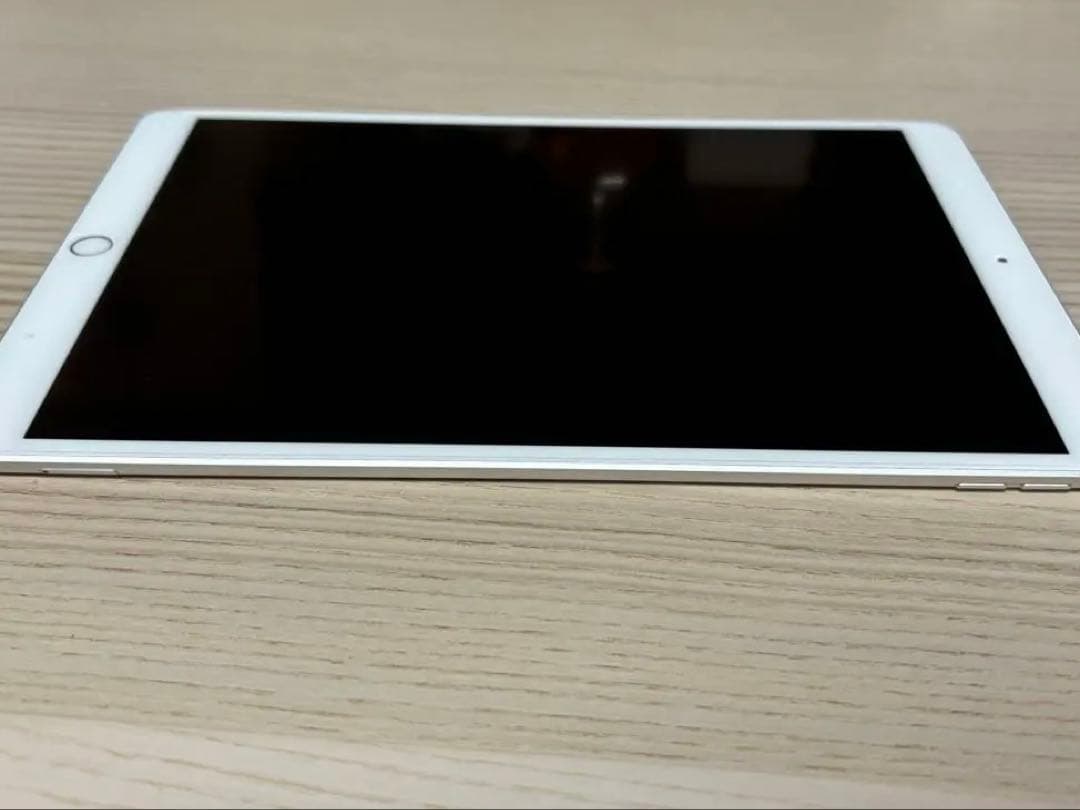 【ナカ】iPad Air第3世代 SIMフリー シルバー 64GB