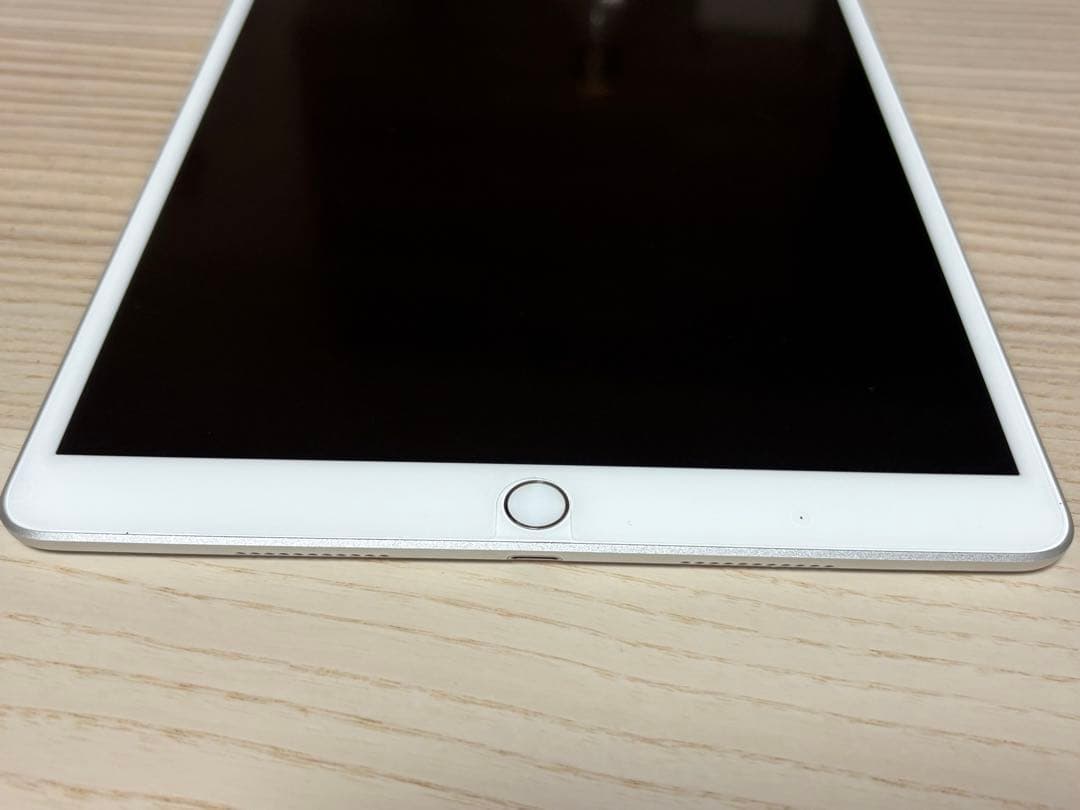 【ナカ】iPad Air第3世代 SIMフリー シルバー 64GB