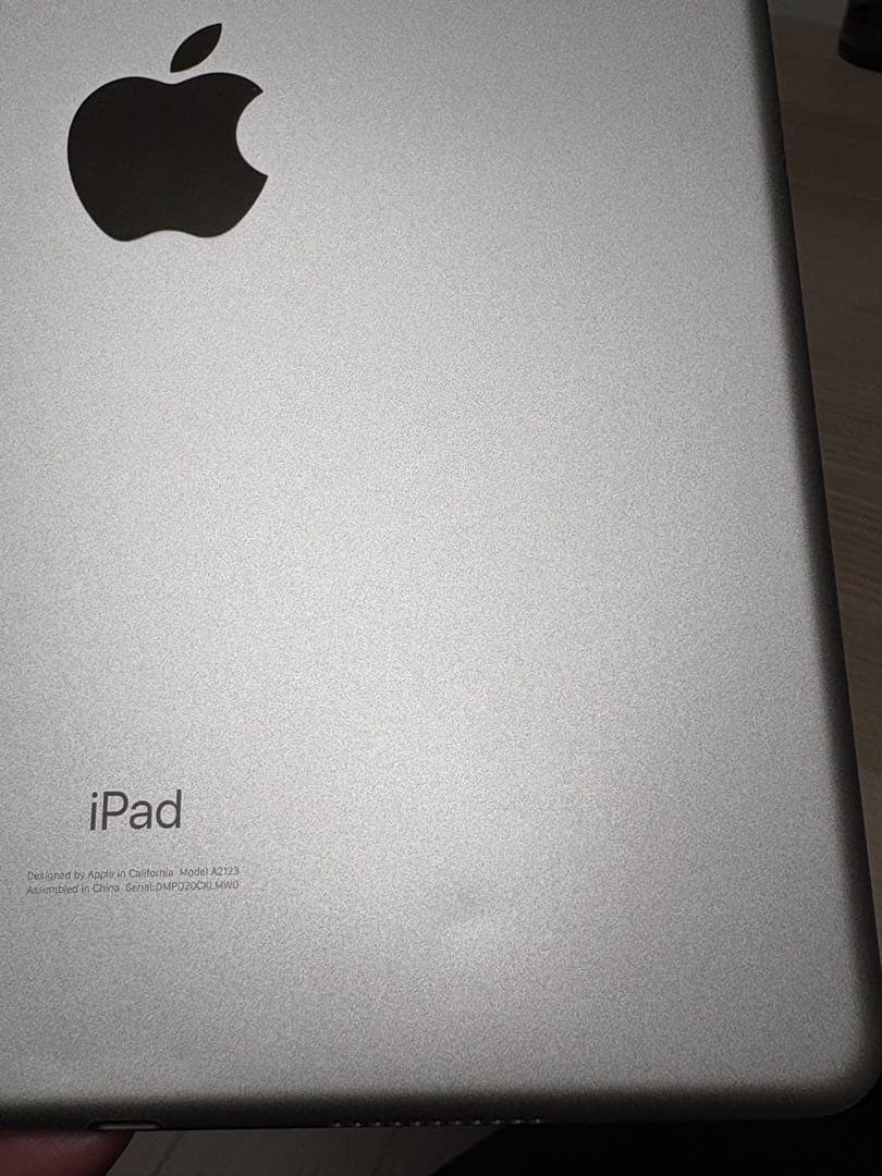 【ナカ】iPad Air第3世代 SIMフリー シルバー 64GB