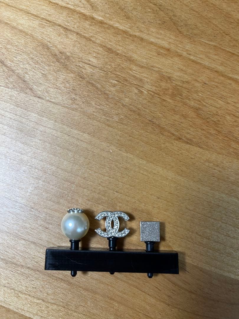 お値下げしました❣️新品未使用CHANEL イヤホンジャック　ココマーク