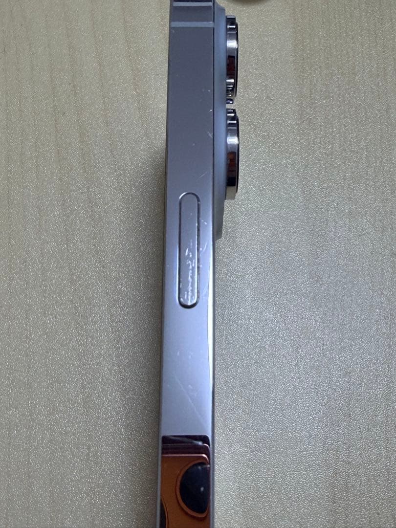 Apple iPhone 14 Pro シルバー シャッター音を消音可能