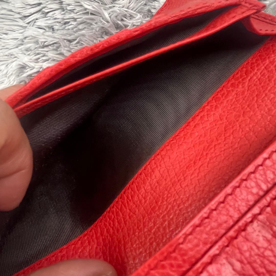 美品✨GUCCI ロゴプレート　シボレザー　長財布　　レッド　シルバー Wホック