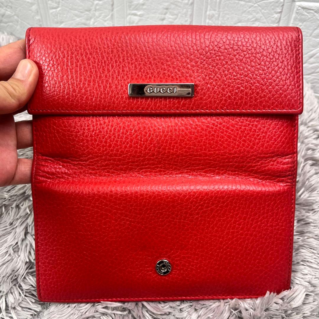 美品✨GUCCI ロゴプレート　シボレザー　長財布　　レッド　シルバー Wホック