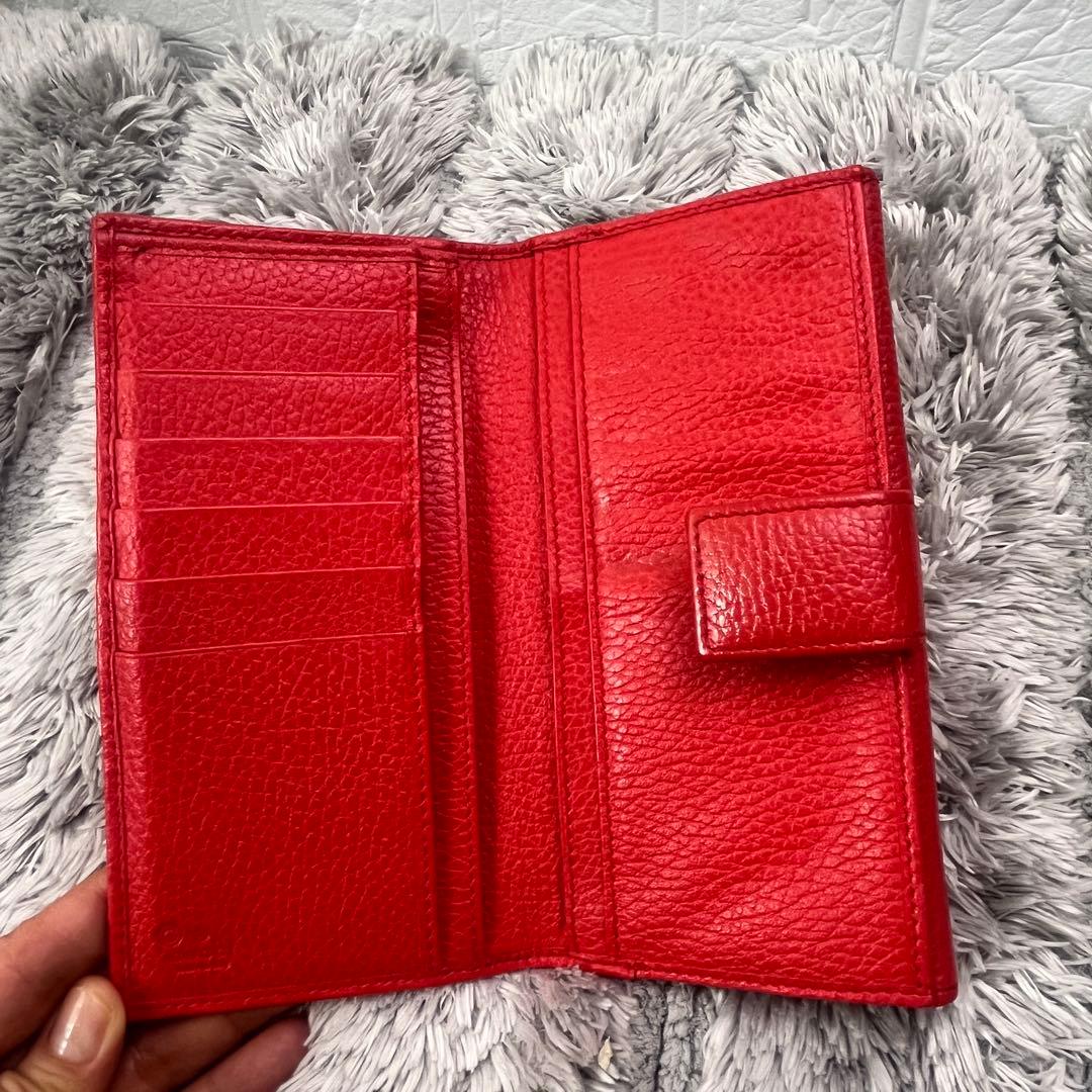 美品✨GUCCI ロゴプレート　シボレザー　長財布　　レッド　シルバー Wホック