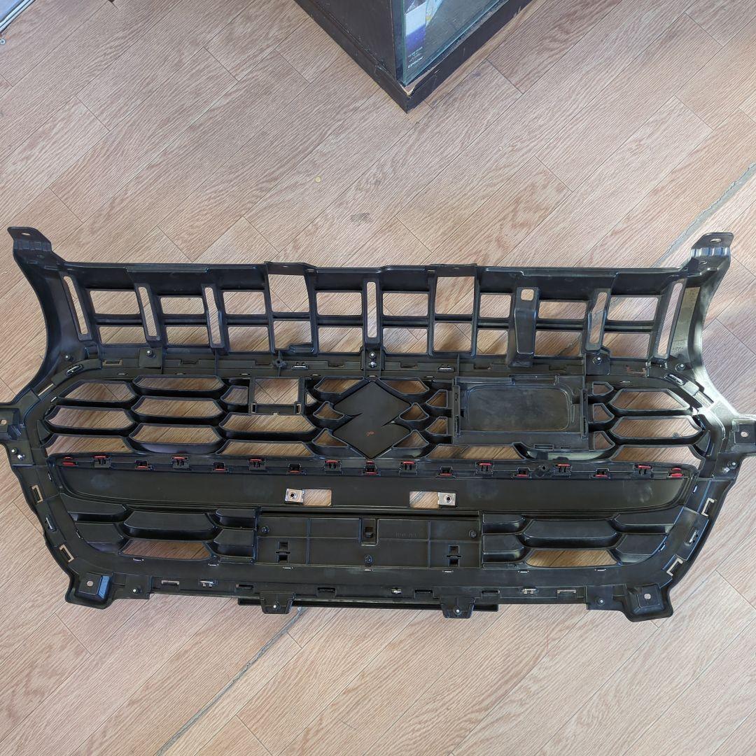 スズキ スイフト　ZC53S ラジエーターグリル（中古品）