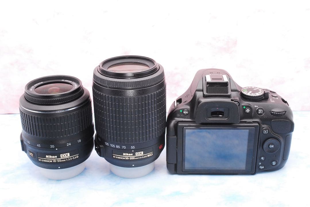 ニコン D5200☆一眼レフカメラ☆手ぶれ補正Wレンズ☆美品＆ショット数少！